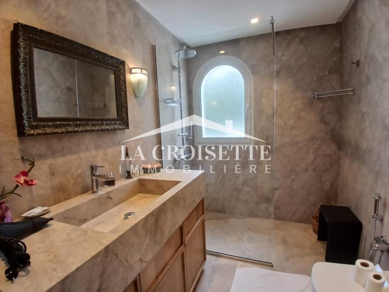 Villa meublée S+3 avec piscine et studio indépendant à Gammarth